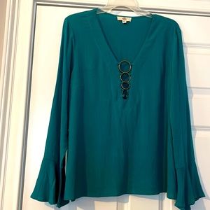 Beautiful jade green, flowy fit, with bronze embellishments!